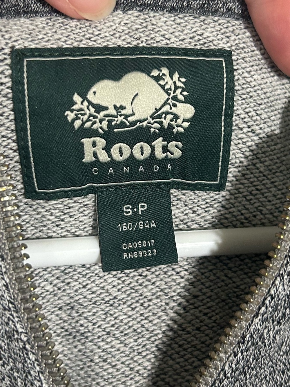 Roots Half-Zip Hoodie in Charcoal Gray with Cream Logo Size Medium Thumbholes - Picture 3 of 12